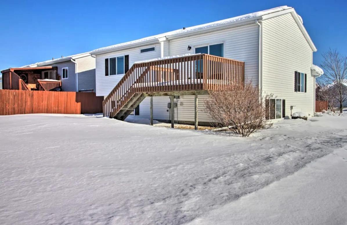 Welcoming West Fargo Retreat W Backyard 빌라 외부 사진